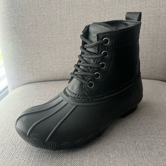 NWT London Fog Duck Boots. Size 13 - Picture 11 of 11